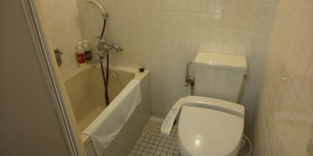 A restroom and bath of BREEZBAY HOTEL & resort Gero